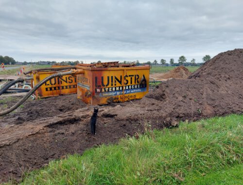 kat bekijkt werkzaamheden